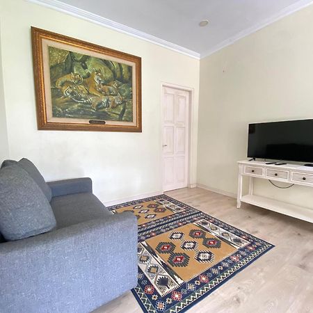 A Spacious Tropical 4 Bedrooms With Bathrooms Villa Marion Tomohon With The View Of Gunung Lokon Extérieur photo