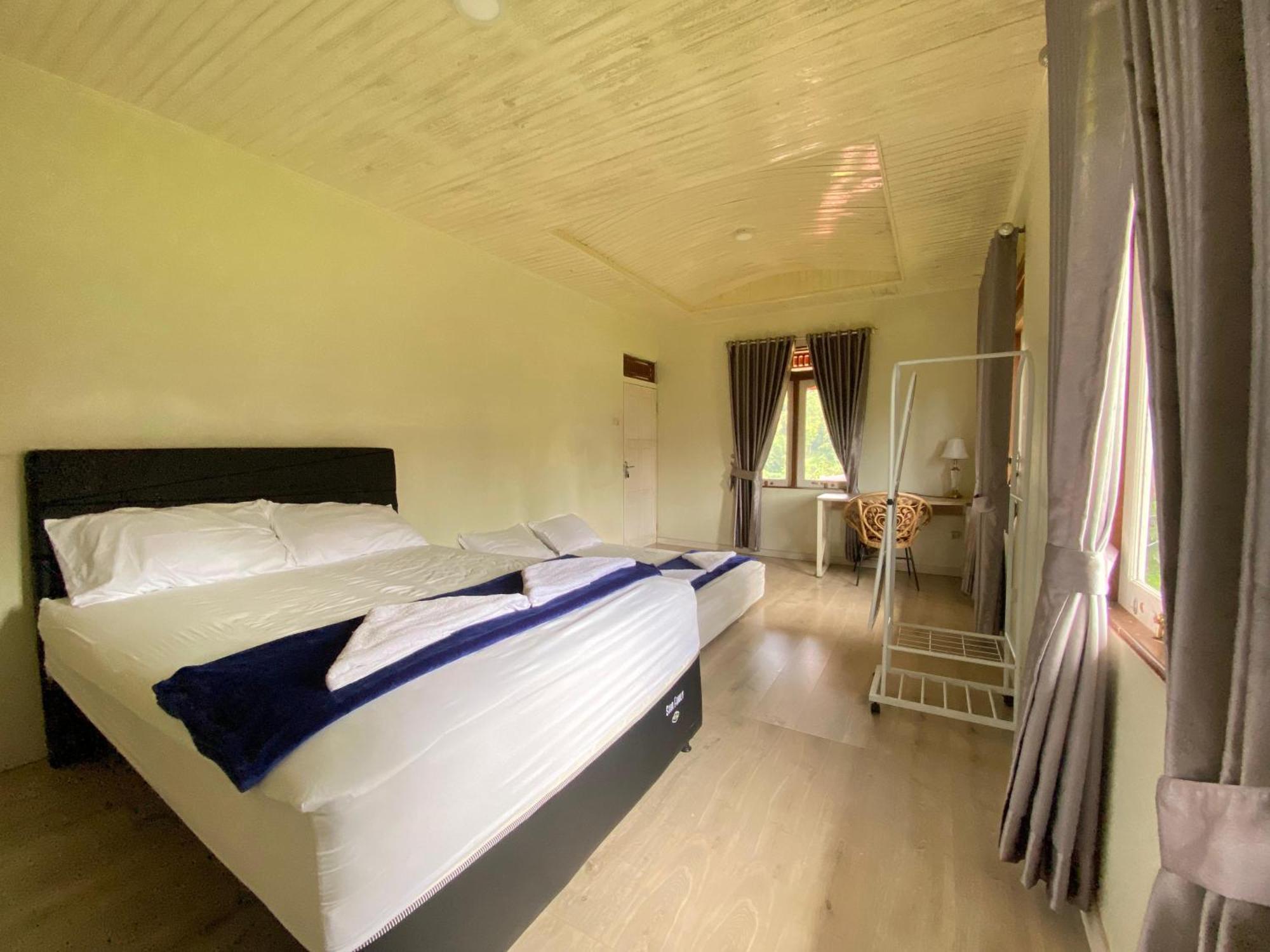 A Spacious Tropical 4 Bedrooms With Bathrooms Villa Marion Tomohon With The View Of Gunung Lokon Extérieur photo