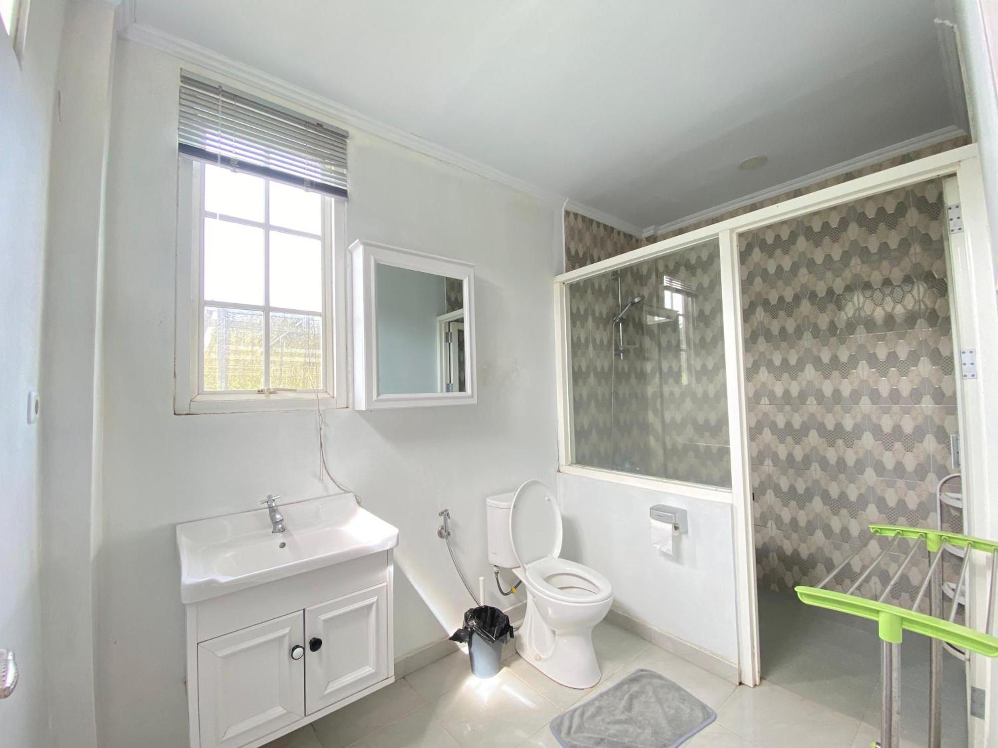 A Spacious Tropical 4 Bedrooms With Bathrooms Villa Marion Tomohon With The View Of Gunung Lokon Extérieur photo