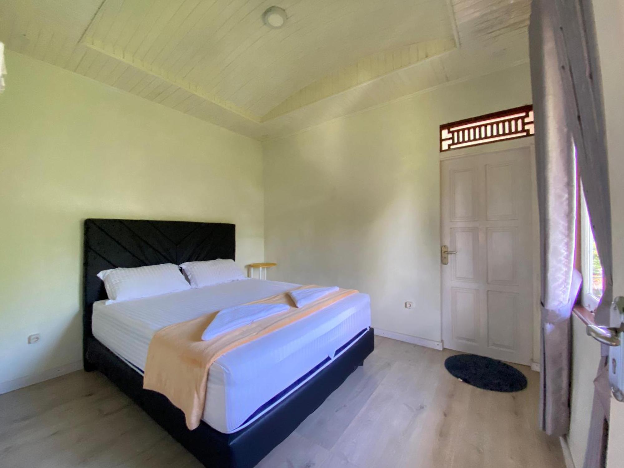 A Spacious Tropical 4 Bedrooms With Bathrooms Villa Marion Tomohon With The View Of Gunung Lokon Extérieur photo