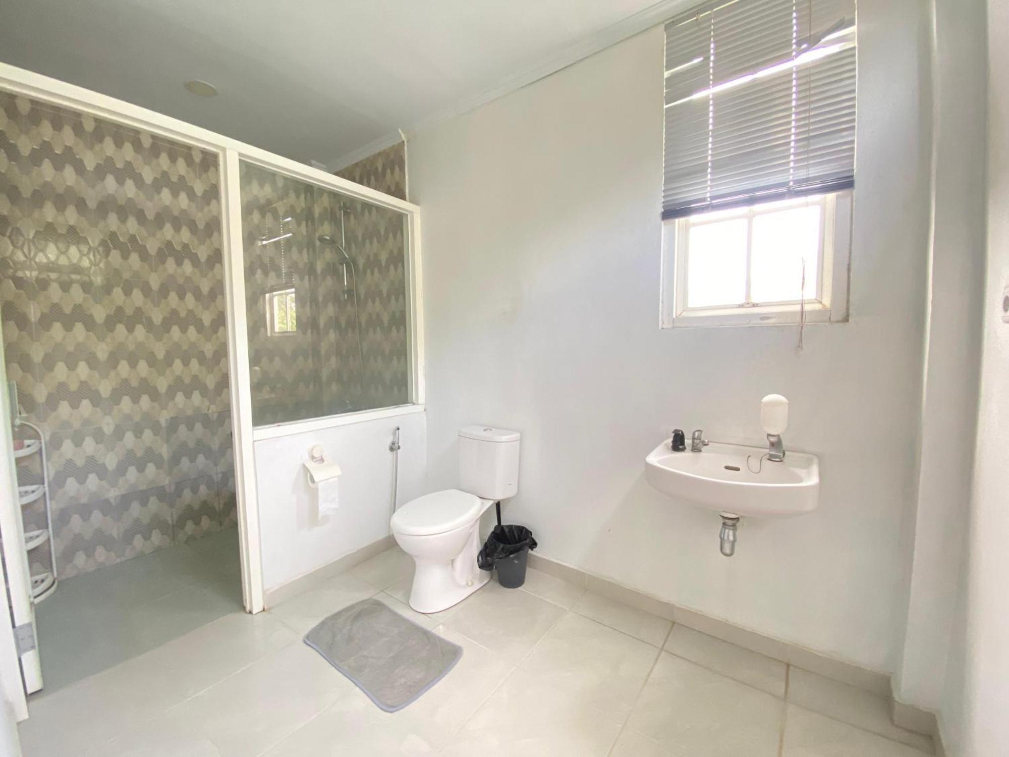 A Spacious Tropical 4 Bedrooms With Bathrooms Villa Marion Tomohon With The View Of Gunung Lokon Extérieur photo