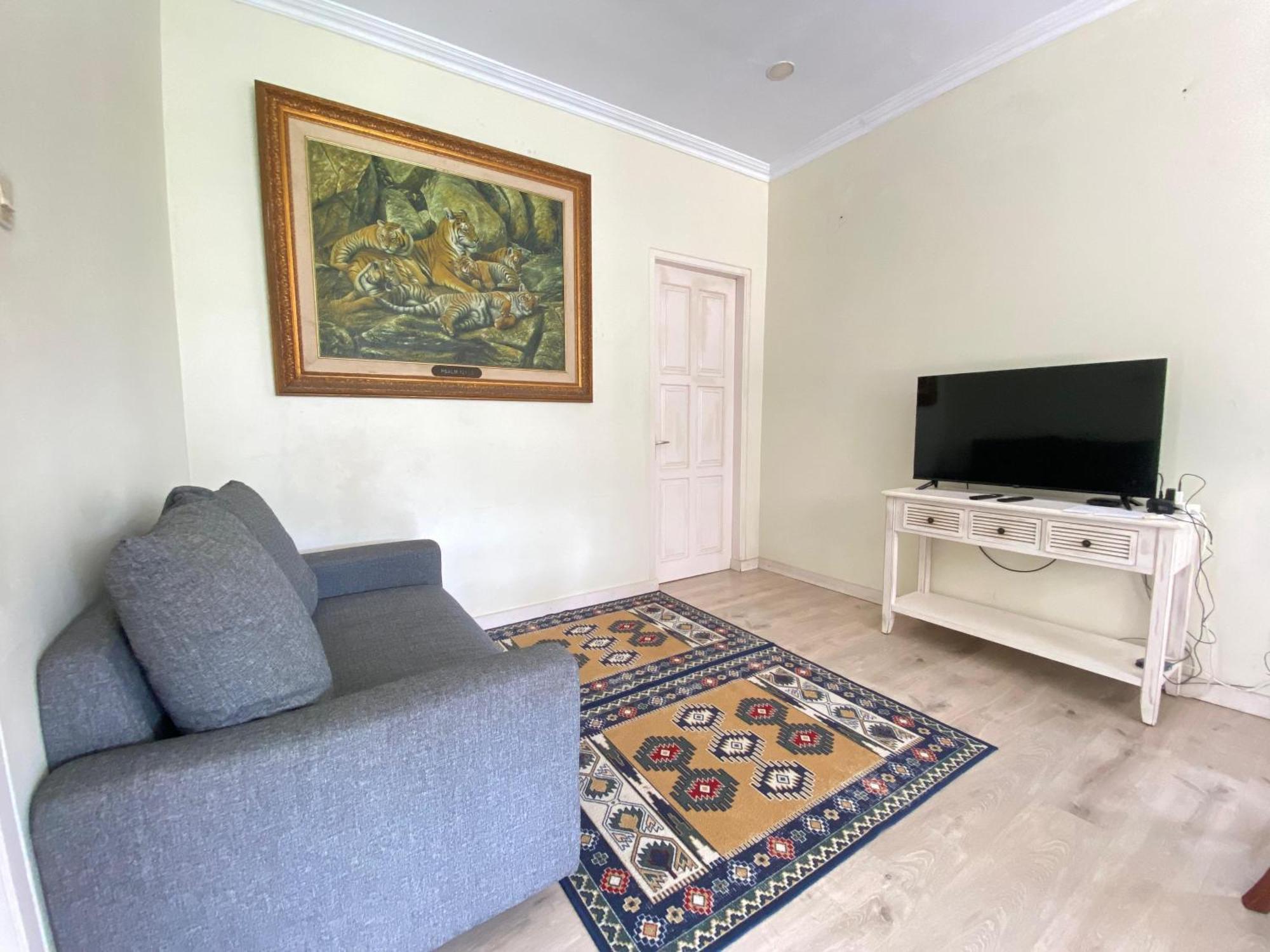 A Spacious Tropical 4 Bedrooms With Bathrooms Villa Marion Tomohon With The View Of Gunung Lokon Extérieur photo