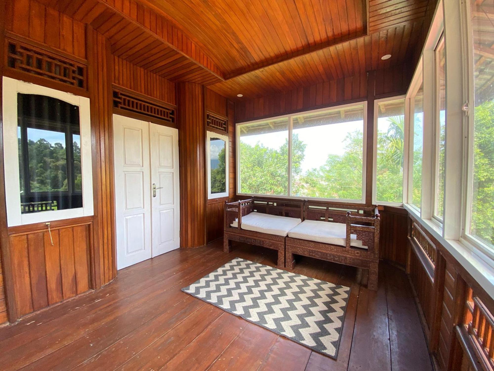 A Spacious Tropical 4 Bedrooms With Bathrooms Villa Marion Tomohon With The View Of Gunung Lokon Extérieur photo